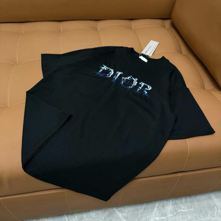Picture of Dior T Shirts Short _SKUDiorS-XLzztr0615574